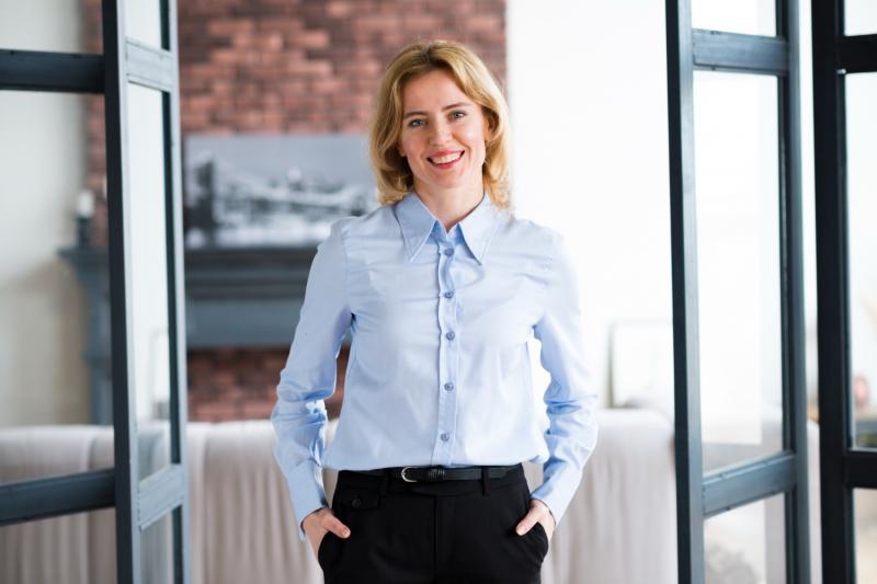 Uniformes profissionais feminino social que valorizam a elegância e a praticidade no ambiente de trabalho